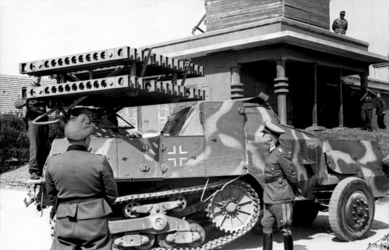 File:Bundesarchiv Bild 101I-300-1863-30, Riva-Bella, Waffenvorführung Panzerwerfer.jpg