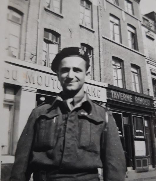 File:Ervín Hoida ve Francii.jpg