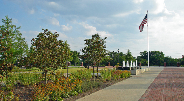 File:EsplanadeatCanalside.jpg