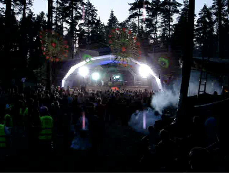 File:Konemetsa main stage 2006.jpg
