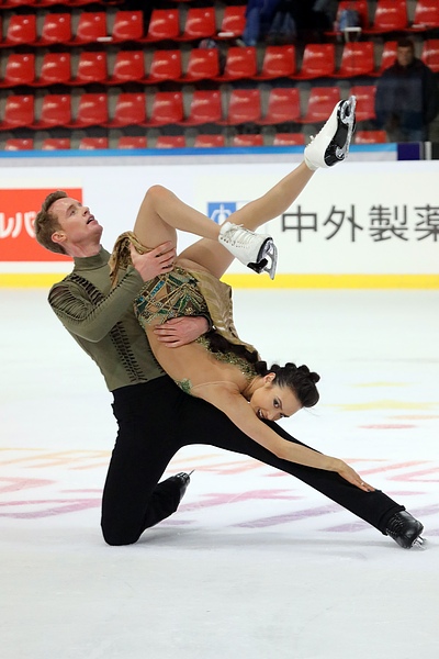 File:Madison Chock and Evan Bates - 2019 Internationaux de France.jpg