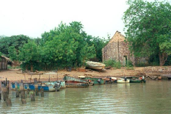 File:1014088-Georgetown slave house-The Gambia.jpg