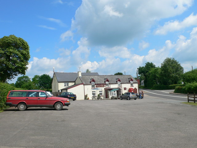File:Hall Inn, Gwehelog - geograph.org.uk - 835628.jpg