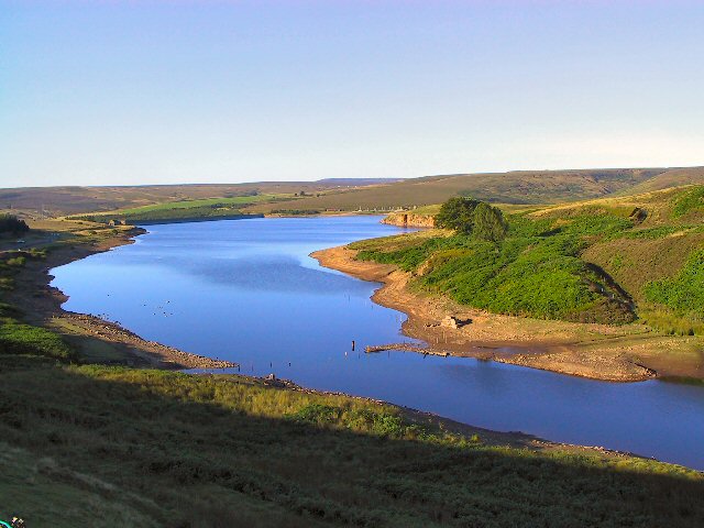 File:Winscar Reservoir - geograph.org.uk - 34365.jpg