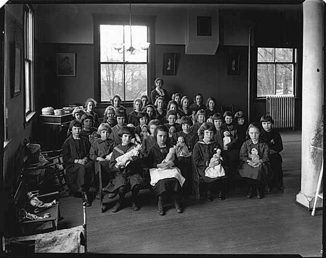 File:Washington Children's Home residents with dolls, Seattle, ca 1921 (MOHAI 1050).jpg
