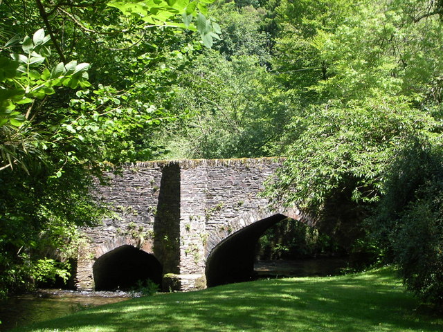 File:Vicarage Bridge - geograph.org.uk - 1364763.jpg