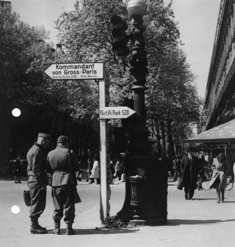 File:Bundesarchiv Bild 146-1975-017-08, Paris, Straßenszene.jpg