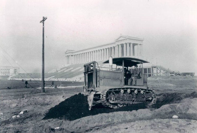 File:Holt tractor Soldier Field Chicago 1924.JPG