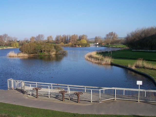 File:Brooklandsboatinglake.jpg