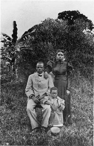 File:John, Ida, and Emma Chilembwe, circa 1910.jpg