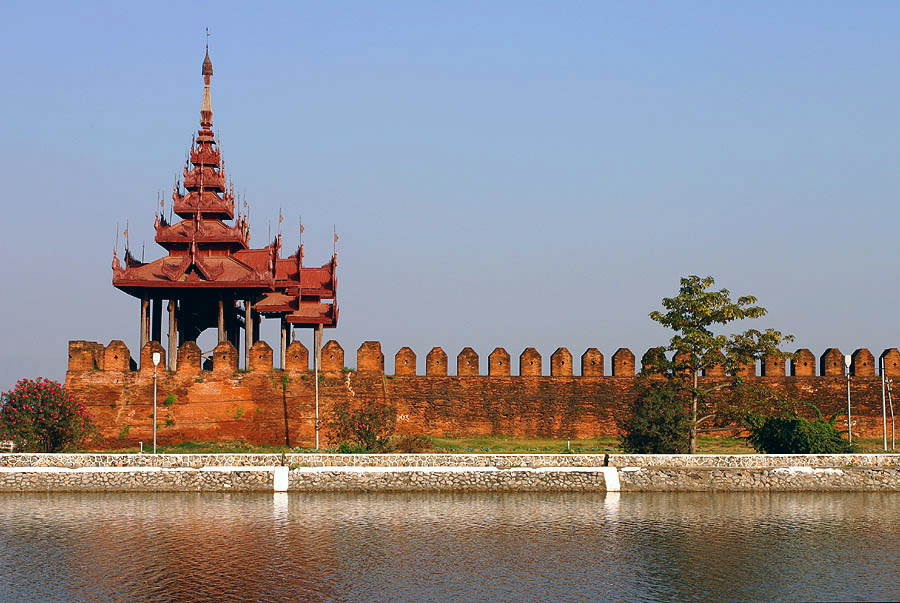 File:Mandalay Fort Wall.jpg