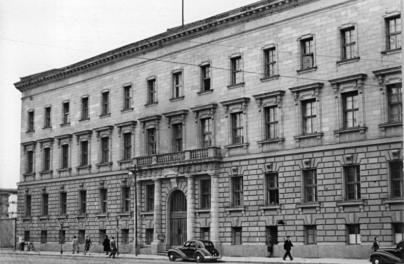 File:Bundesarchiv Bild 183-14409-0002, Berlin, Wilhelmstraße, Ministerium für Volksbildung.jpg
