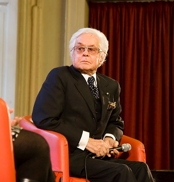 File:Roberto Capucci (Cropped).png
