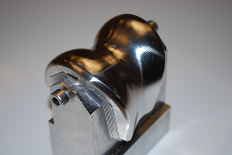 File:WorkNC-Knee prosthesis.jpg