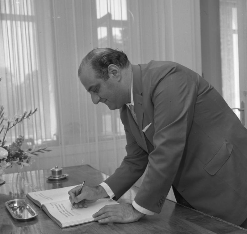 File:Bundesarchiv B 145 Bild-F022466-0001, Bonn, Lübke empfängt Nationalrat aus Uruguay.jpg
