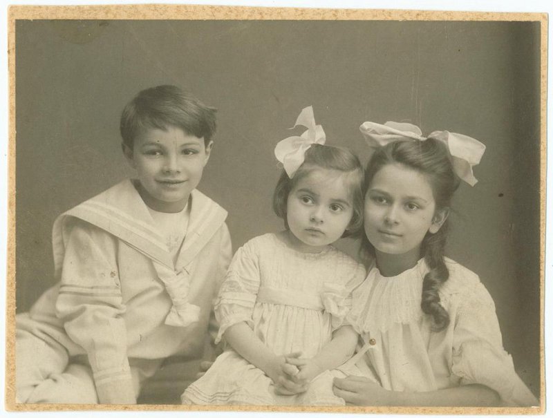 File:Scriabin's children (Ariadna, Marina, Yulian).jpg