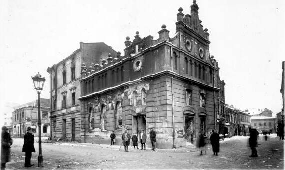 File:The Jewish quarter after the November 1918 Pogrom in Lviv.jpg