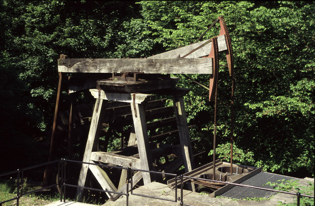 File:Melingriffith waterwheel powered pump - geograph.org.uk - 1659281.jpg