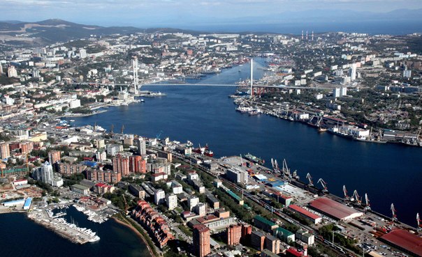 File:VladivostokGoldenHorn.jpg
