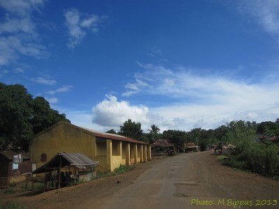 File:Antsakoabe, RN6.jpg