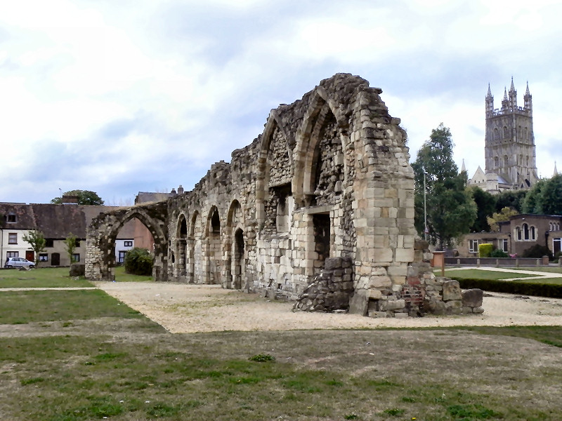 File:St Oswald's Priory Wall - geograph.org.uk - 2006025.jpg