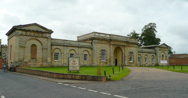 File:Kimbolton Castle 03.jpg
