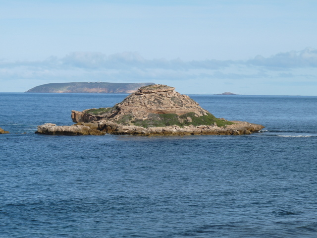 File:Chinamans Hat Island.JPG