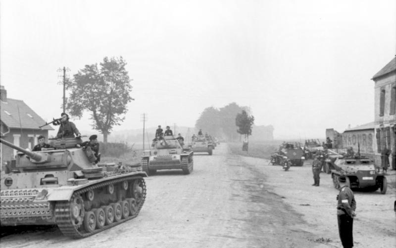 File:Bundesarchiv Bild 101I-292-1267-07A, Nordfrankreich, Panzer III und Schützenpanzer.jpg