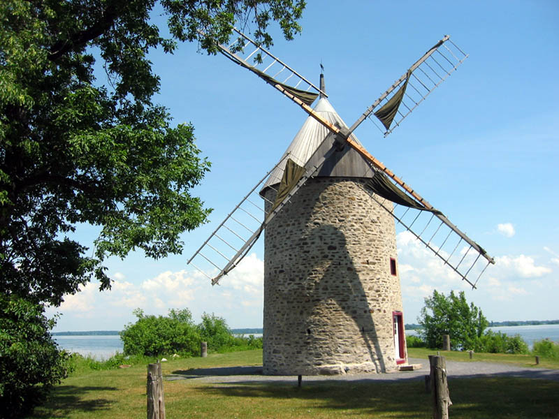 File:Moulin a vent de Pointe-du-Moulin.jpg