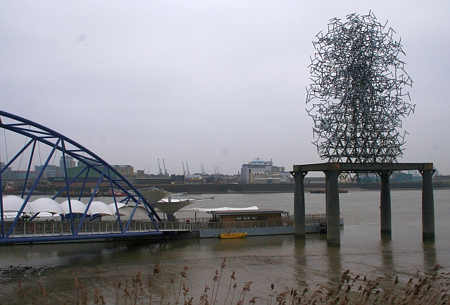 File:Quantum Cloud, Bugsby's Reach - geograph.org.uk - 691469.jpg