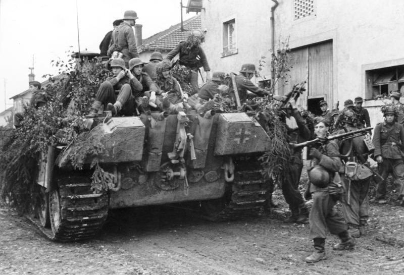 File:Bundesarchiv Bild 101I-301-1955-15, Nordfrankreich, Panzer V (Panther) mit Infanterie.jpg