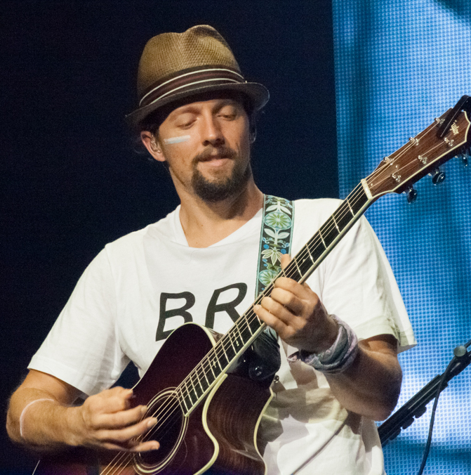 File:Jason Mraz @ The Sydney Entertainment Centre 26-3-13 86.jpg
