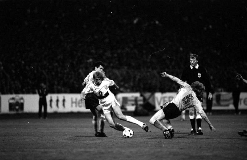 File:Bundesarchiv Bild 183-1989-0419-044, Uefa-Cup, Dynamo Dresden - VFB Stuttgart 1-1.jpg