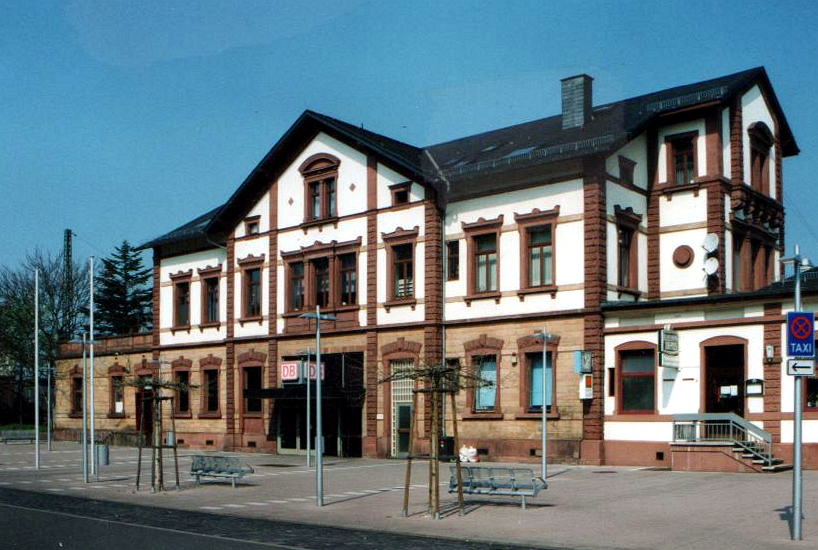 File:Bahnhof St Ingbert.jpg