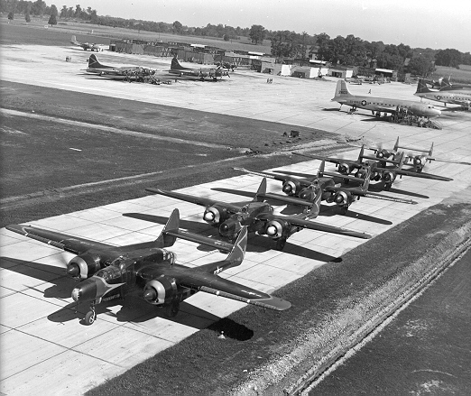File:P-61 squadron bw.jpg