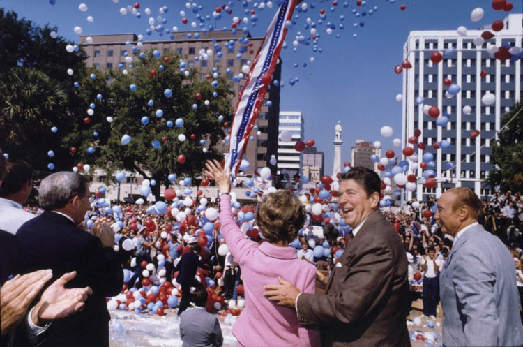 File:Ronald Reagan campaigning with Nancy Reagan in Columbia, South Carolina.jpg