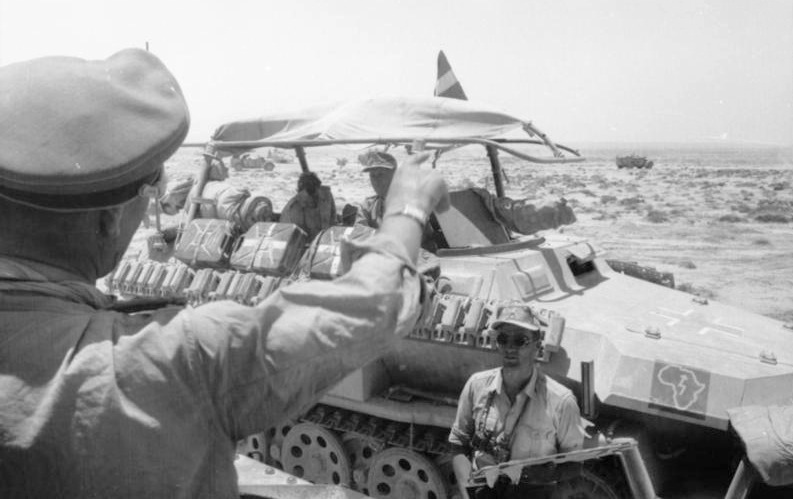 File:Bundesarchiv Bild 101I-785-0296-22A, Nordafrika, Rommel im Befehlsfahrzeug "Greif".jpg