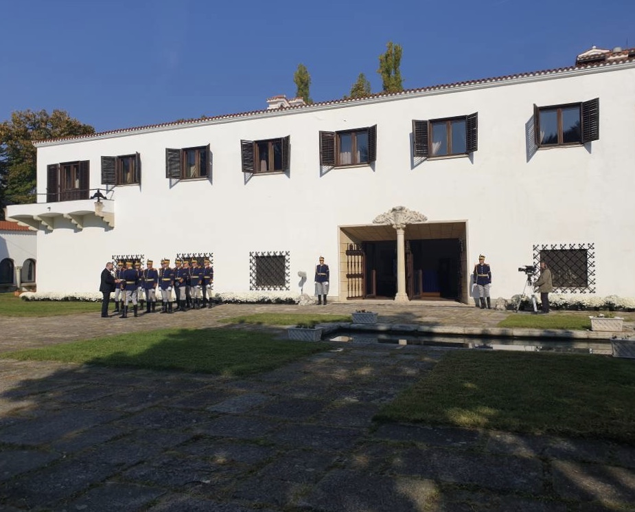 File:Palatul Guarda.jpg