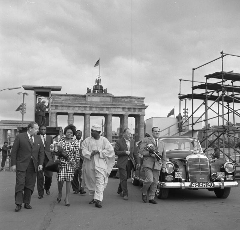 File:Bundesarchiv B 145 Bild-F016246-0008, Berlin, Staatsbesuch Minister Benson, Nigeria.jpg
