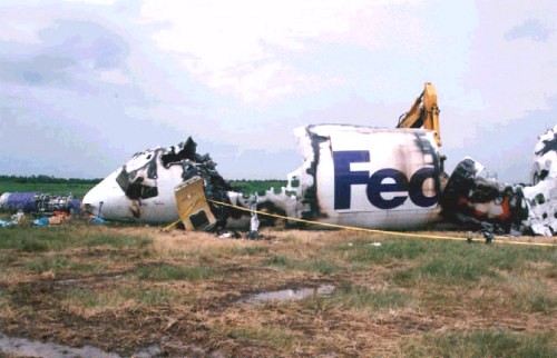 File:Fedex Express Flight 1478(N497FE)wreckage3.jpg