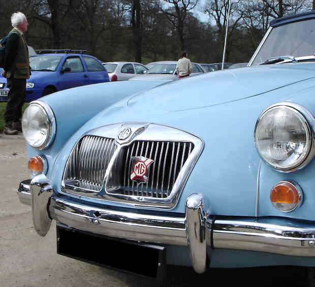 File:MGA1600 Mk2grille.jpg