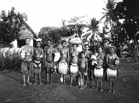 File:Palauan women in 1915.jpg