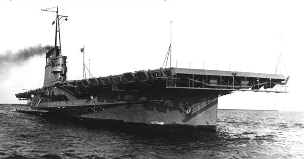 File:USS Wolverine (IX-64) underway in Chicago harbor (USA), 22 August 1943.jpg