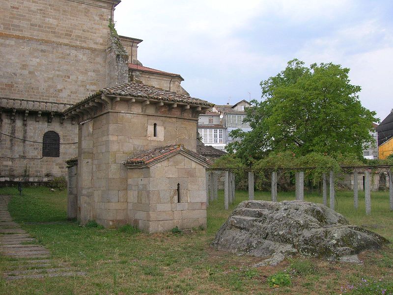 File:Capela de San Miguel Mosteiro de San Salvador de Celanova.jpg