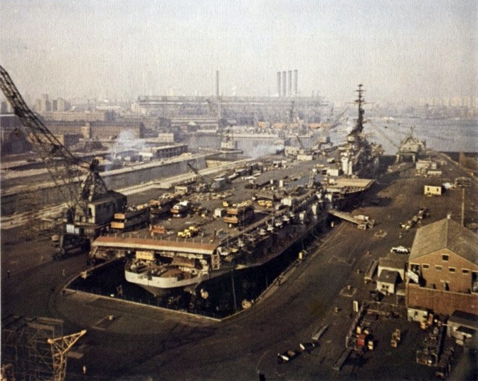 File:USS FD Roosevelt (CVA-42) at New York NS 1960.jpg