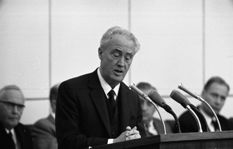 File:Bundesarchiv B 145 Bild-F023374-0014, Bonn, Plenarsitzung Bundesrat, Gradl.jpg