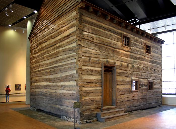 File:Slave pen exterior.jpg