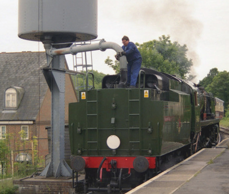 File:34016 Bodmin taking water at Alton.jpg