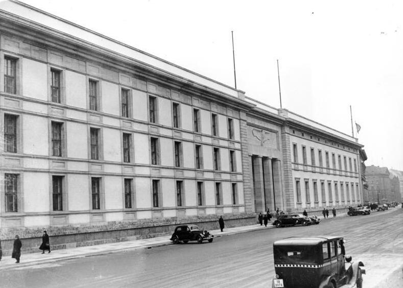 File:Bundesarchiv Bild 146-1980-008-09A, Berlin, Neue Reichskanzlei.jpg