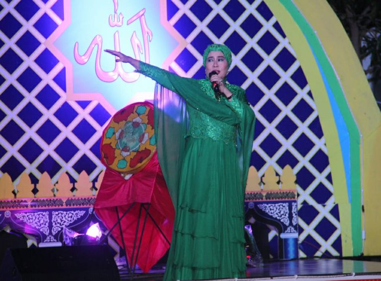 File:Dewi Yull 2019.jpg
